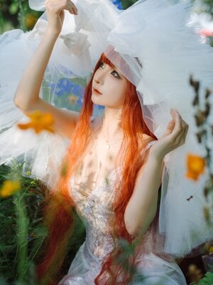 蠢沫沫 – 花丛婚纱