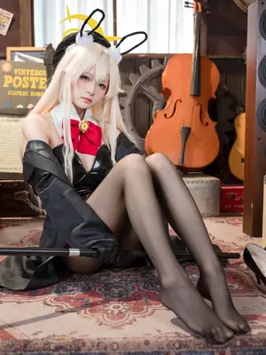 九柒喵 - 蔚蓝档案 笑面教授 兔女郎_19