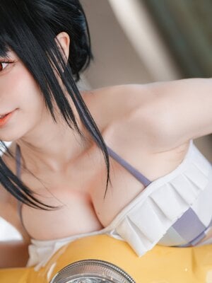 Sally Dorasnow - Tifa bikini_013