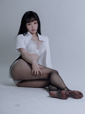 七月喵子 — 黑丝-旗袍-皮衣三套_07.07