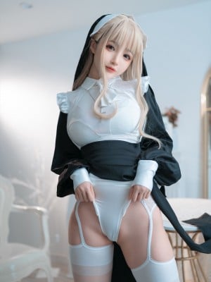 桜井宁宁 - 修女_02.002_R
