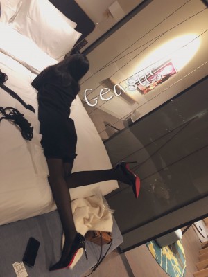 推特極品女神靈兒大尺度私拍流出 97P_1 (4)