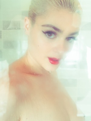 STEFANIA FERRARIO_stefania-ferrario-shower-power-15