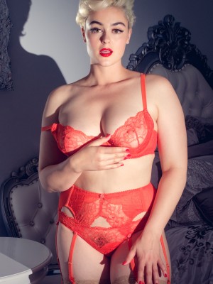 STEFANIA FERRARIO_stefania-spotlight-strip-3-G39YZlHp