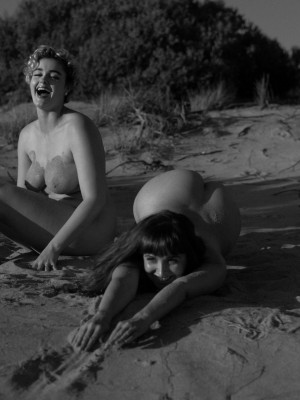 STEFANIA FERRARIO_stefania-kitten-dunes-21-vdW4EyU9