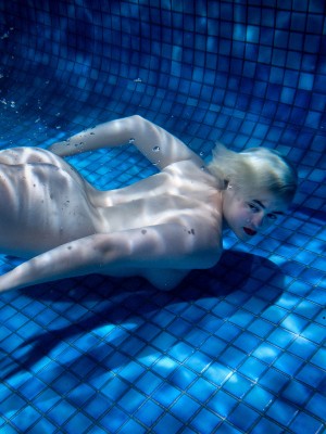STEFANIA FERRARIO_stefania-nightswimming-22-LJ0tjwlP