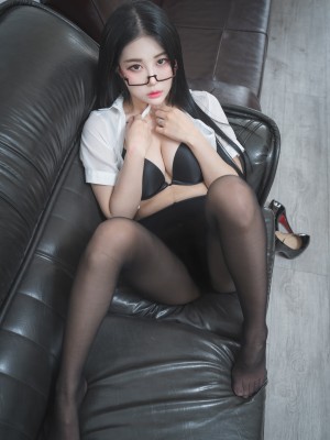 PURE_Vol.182 - Bomi - Bomistry's office_Bomistry's office_34