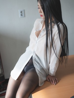 PURE_Vol.182 - Bomi - Bomistry's office_Bomistry's office_77