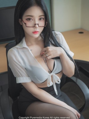 PURE_Vol.182 - Bomi - Bomistry's office_Bomistry's office_07