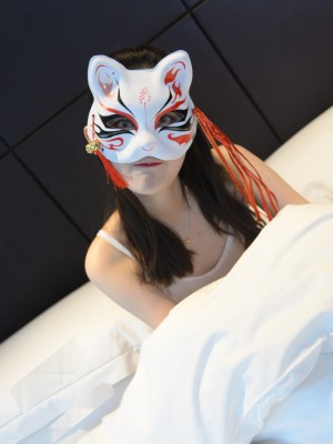 火爆PANS人气女神『狐狸』最新超大尺度 鲍鱼又肥又粉又嫩 乳头粉嫩 贴穴拍摄_(6)