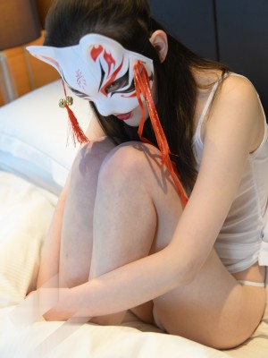 火爆PANS人气女神『狐狸』最新超大尺度 鲍鱼又肥又粉又嫩 乳头粉嫩 贴穴拍摄_(16)