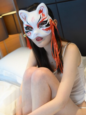 火爆PANS人气女神『狐狸』最新超大尺度 鲍鱼又肥又粉又嫩 乳头粉嫩 贴穴拍摄_(18)