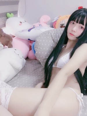 [小奈奈] 白絲比基尼_009