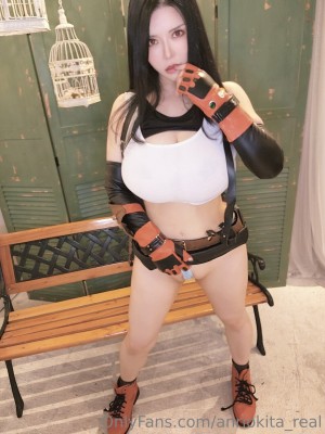 Anri Okita as Tifa Lockhart_38