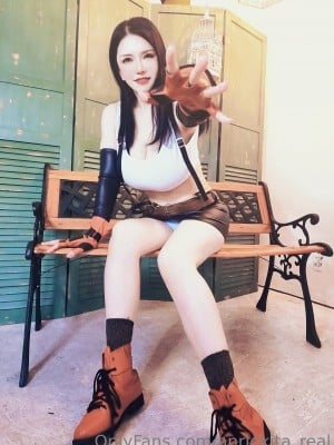 Anri Okita as Tifa Lockhart_09