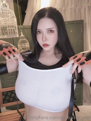 Anri Okita as Tifa Lockhart_37