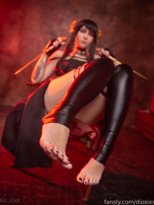 Yor Briar (Various Cosplayers)_240