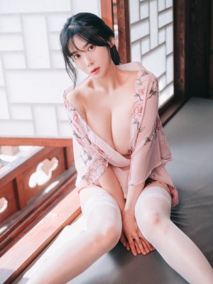 Cherry Blossom_Paranhosu-Sia-S22-Cherry-Blossom-018512facf5b30ff66d