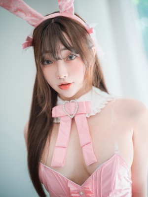 NewBom NO.004 [DJAWA] The Year of the Pink Bunny (+S.Ver) [72P]_10011