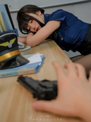 咬一口兔娘ovo - Policewoman 乌龙女警_023
