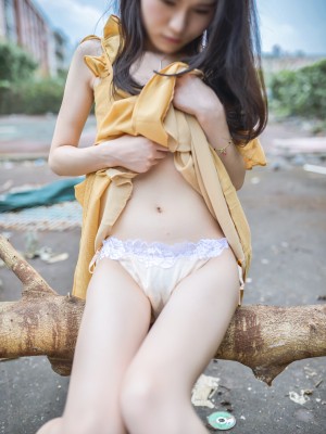 萌兰酱(萌小兔 草莓味兰兰)  - 上海大学露出_028