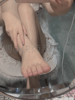 快点亲亲我吖 - 玫瑰连衣裙_010