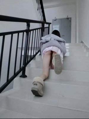 萌兰酱(萌小兔 草莓味兰兰) -  双人楼道露出_020