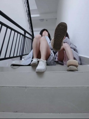 萌兰酱(萌小兔 草莓味兰兰) -  双人楼道露出_033