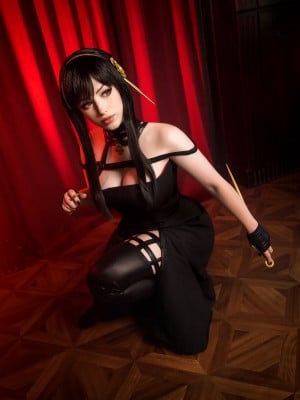 Lady Melamori - Yor Forger_05