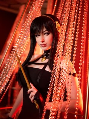 Lady Melamori - Yor Forger_11