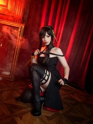 Lady Melamori - Yor Forger_03