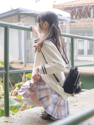 小七-《户外JK》_0025