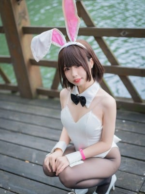 十万珍吱伏特 - 加藤惠户外兔女郎_10