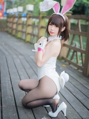 十万珍吱伏特 - 加藤惠户外兔女郎_09