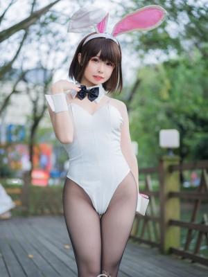十万珍吱伏特 - 加藤惠户外兔女郎_07