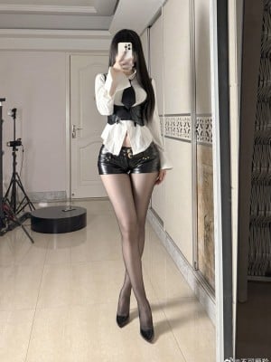 羚weibo自拍合集10.26_7842fbably1hn21emjje9j21ef1xy1kx