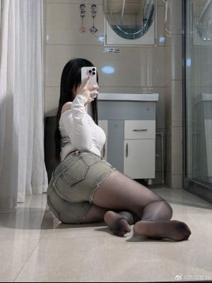 羚weibo自拍合集10.26_7842fbably1hkq5qgmr0rj21141di4c0