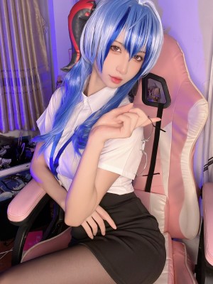 微博cos合集_89ac1598gy1h3o4h8uph5j21o02yox6p