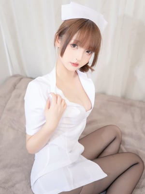 神楽坂真冬wb_ecc0b9dbgy1hqxb0r9fghj20u01900zj