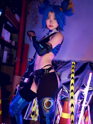ZinieQ - Neon_02