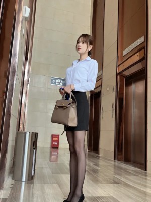 微博hs6_006MlUtvly1h0ahp3gwb7j30u011stwb