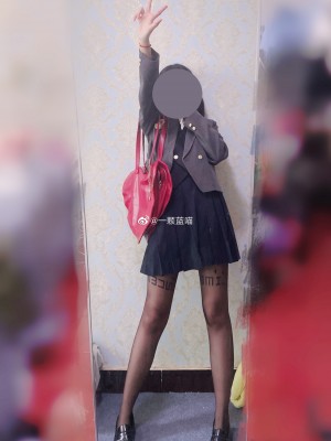微博hs6_0060Tmoegy1h2l1egnw5aj31d421oavq