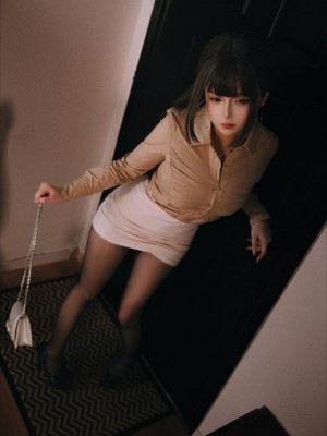 微博cos_008EYTzygy1huor690eavj30u018zgq8