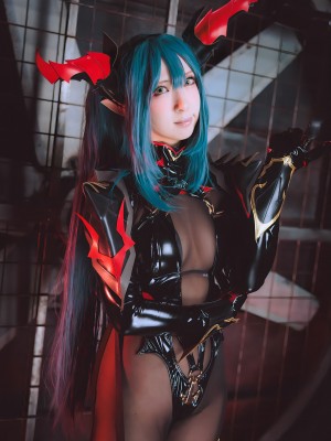 (C103) [さちぶどう] アズール◎ーン レーゲンスブルク コスプレ写真集 vol.171 Coast of light!2  (アズールレーン)_027