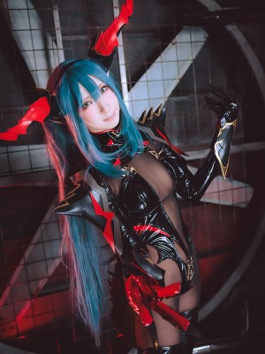(C103) [さちぶどう] アズール◎ーン レーゲンスブルク コスプレ写真集 vol.171 Coast of light!2  (アズールレーン)_025