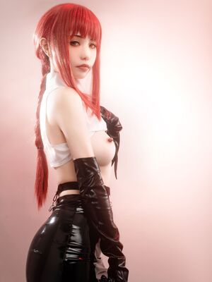 HornyCos - Red-Haired Petite Beauty Cosplays As Chainsaw Man Makima (Patreon)_81