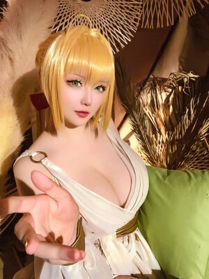 HornyCos - Blonde Beauty Showing Her Legs (Patreon)_02