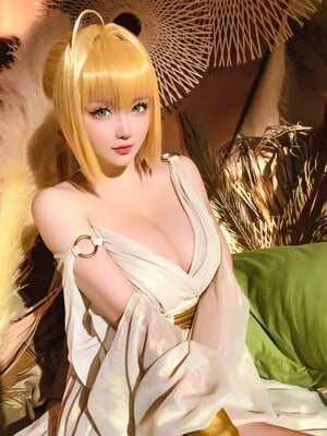 HornyCos - Blonde Beauty Showing Her Legs (Patreon)_06