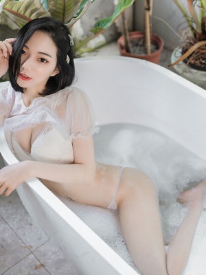[啾啾] 誤闖莊園窺探心儀女神～啾啾 ???? ～入浴反被誘惑勾引_fig66