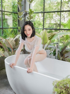 [啾啾] 誤闖莊園窺探心儀女神～啾啾 ???? ～入浴反被誘惑勾引_fig81